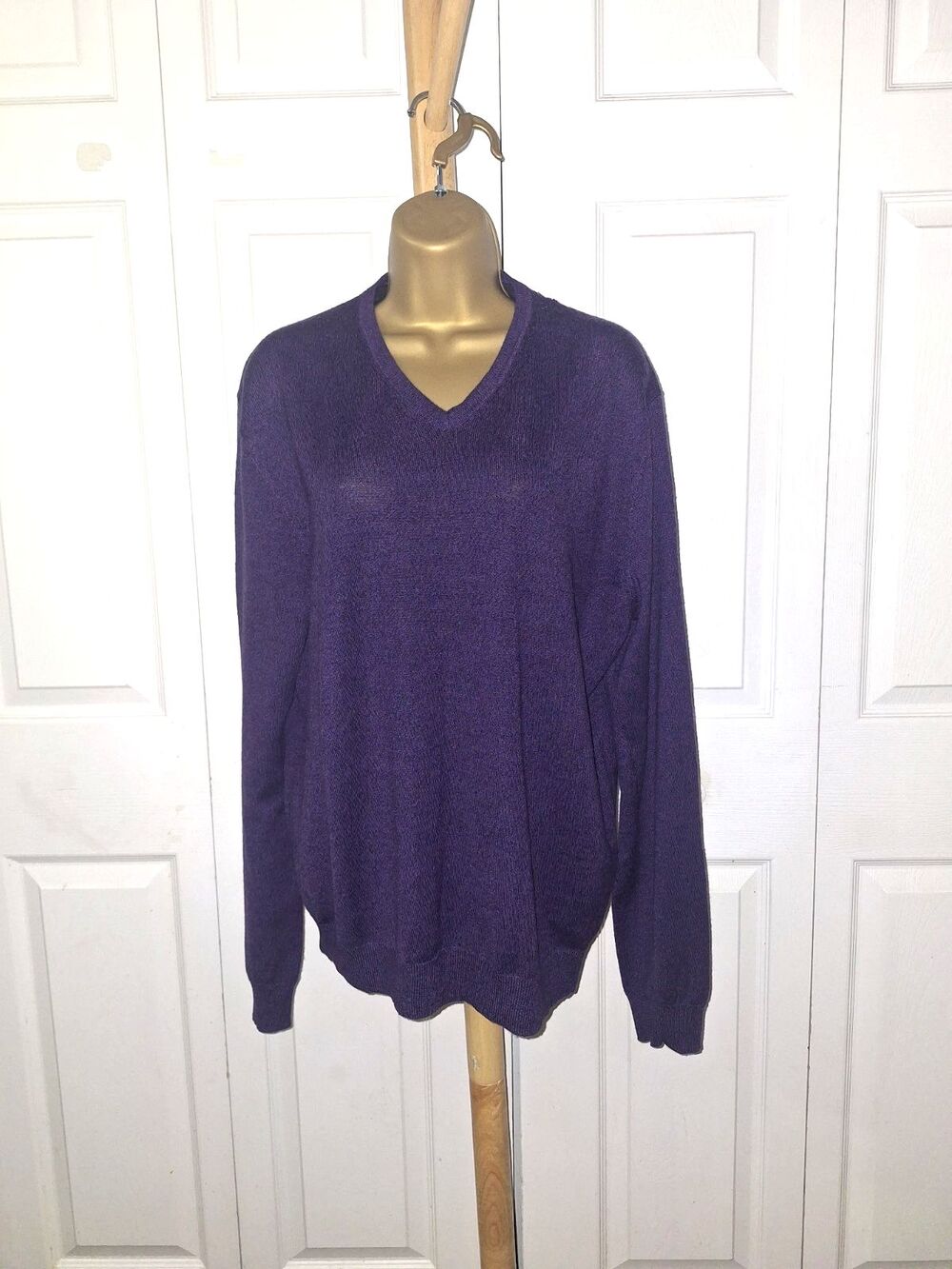 Calvin Klein 100% Extra Fine Merino Wool Sweater Mens Large Purple V Neck Hiking